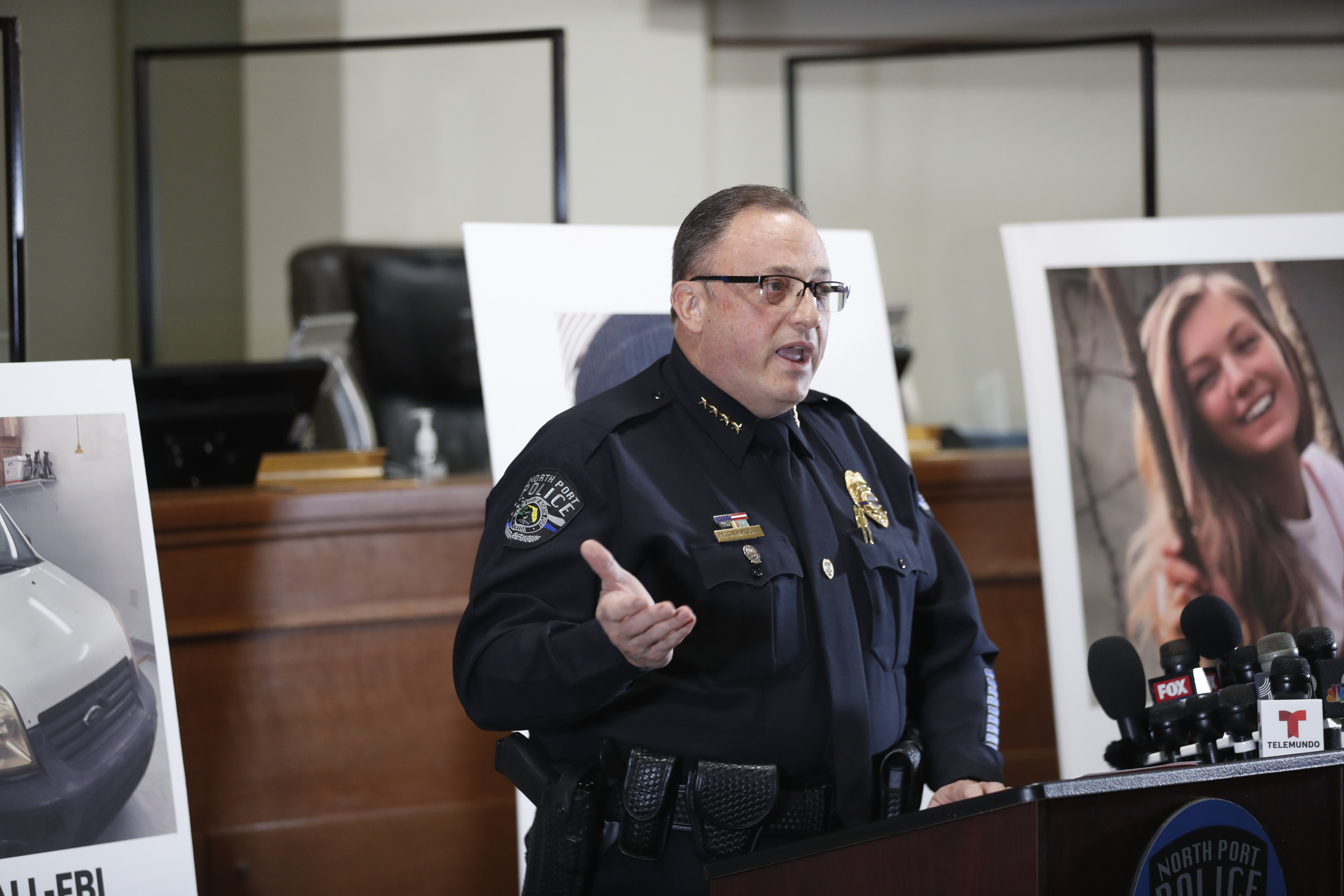 FBI searches Florida nature reserve for Brian Laundrie as Petito family says he's "hiding" 1 FBI searches Florida nature reserve for Brian Laundrie as Petito family says he's "hiding"