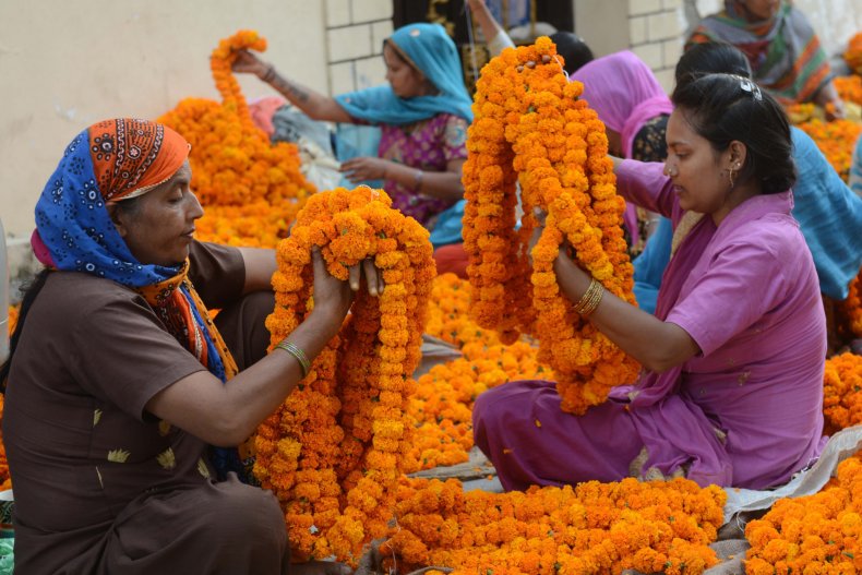 7 Diwali decorations to celebrate the 'Festival of Lights' in style 5 Women prepare marigold garlands for Diwali