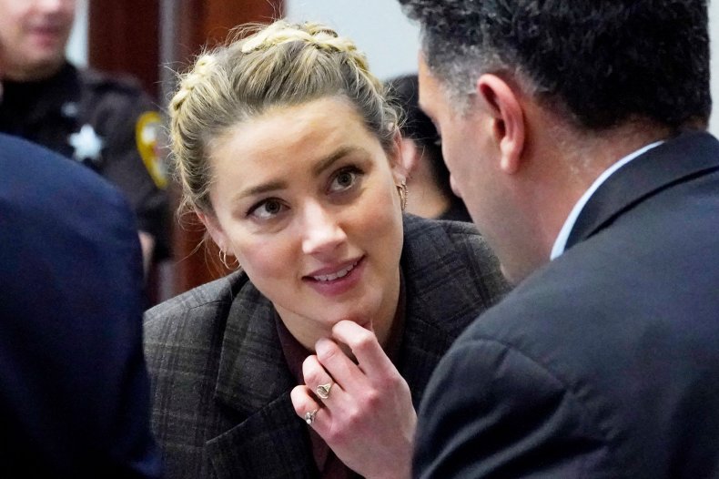 Amber Heard en la corte