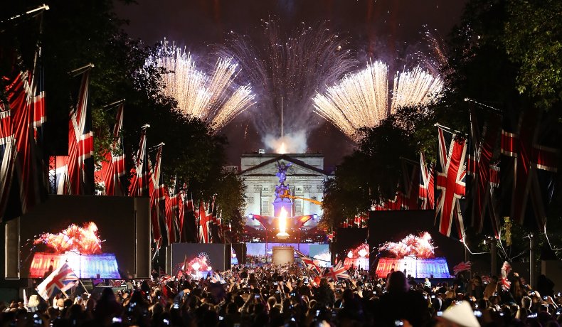 Fuochi d'artificio su Buckingham Palace