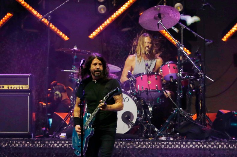 Foo Fighters actuando