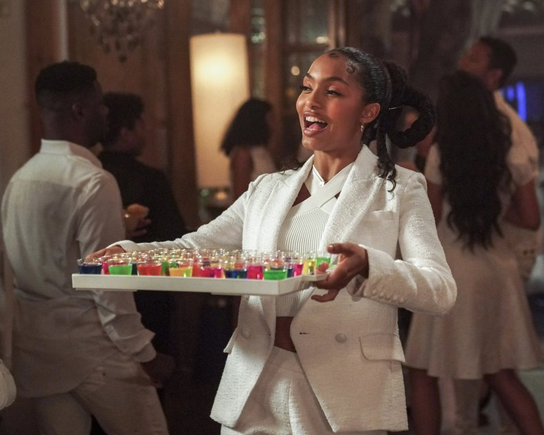 Yara Shahidi comme Zoey sur Grown-ish