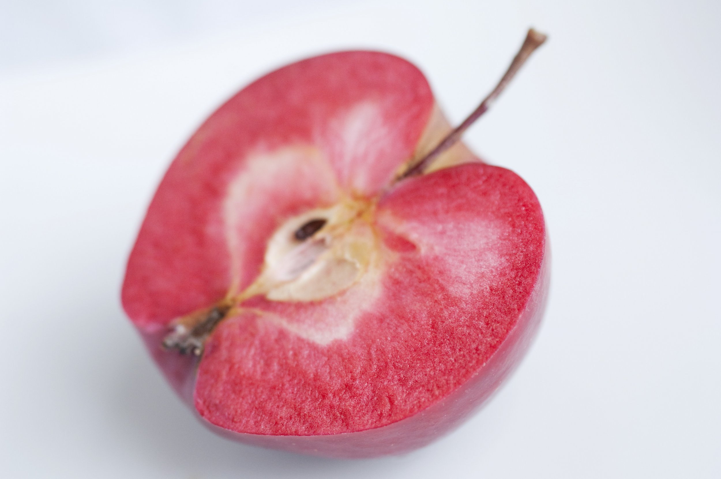 Red-fleshed: The science behind an uncommon apple breed - Fruit