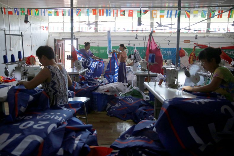 2018-07-25T103835Z_1_LYNXMPEE6O0YD_RTROPTP_4_USA-TRADE-CHINA-FLAGS