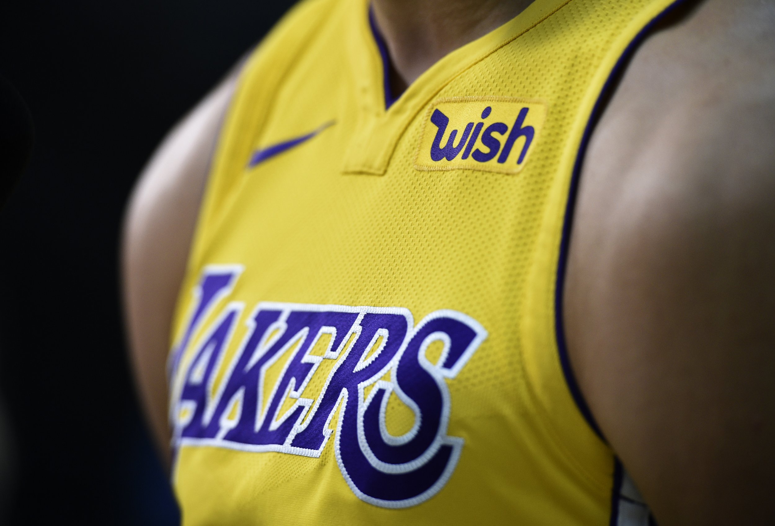 lakers home jersey color