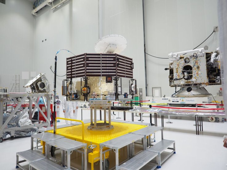 BepiColombo_unpacked_at_the_Spaceport_20180508_1280 BepiColombo_unpacked_at_the_Spaceport_20180508_1280