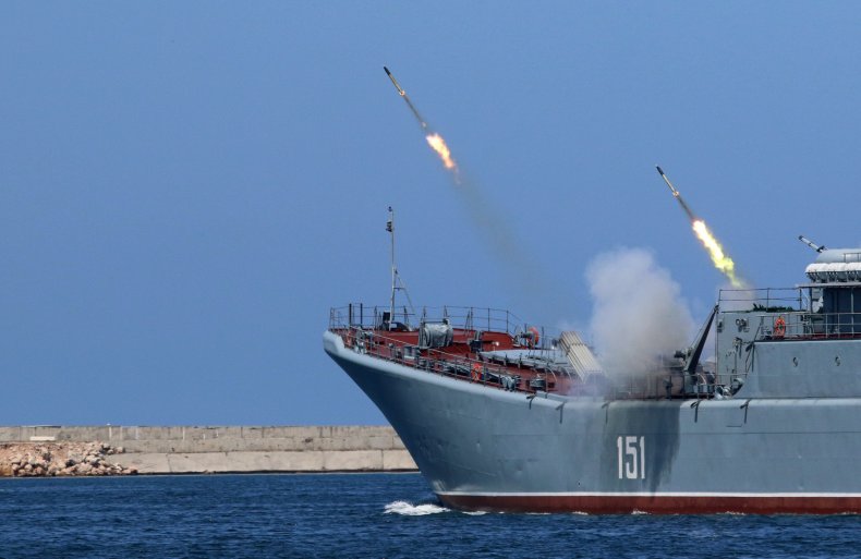 2018-07-29T112937Z_2004102375_RC150FF0E140_RTRMADP_3_RUSSIA-NAVY-DAY-PARADE