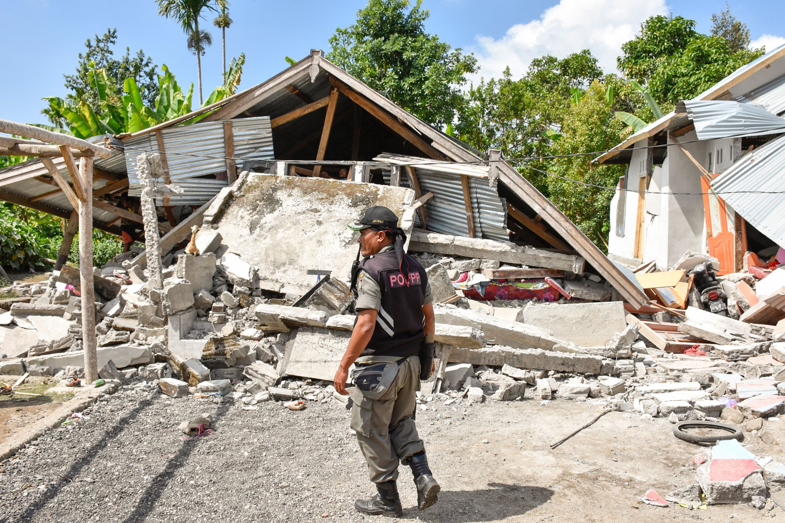 Lombok Indonesia Mount Rinjani Earthquake How Emergency Assistance Companies Save People Who 