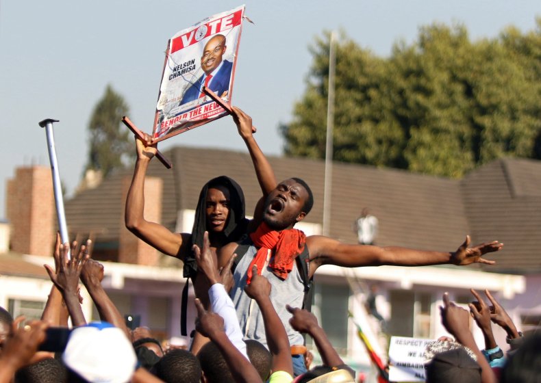 2018-08-01T152726Z_446431871_RC1818406800_RTRMADP_3_ZIMBABWE-ELECTION