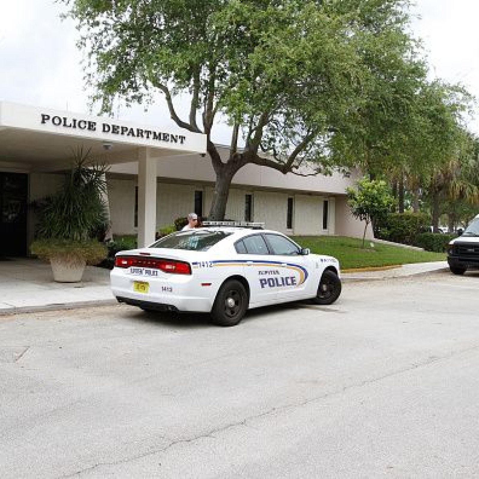 Two Florida Police Officers Praised For Saving Choking Baby