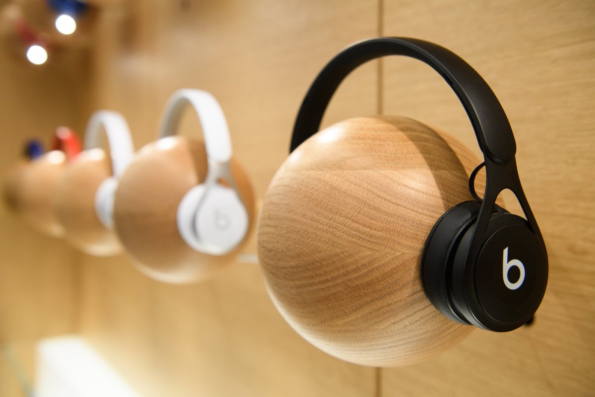 Apple offering free beats headphones with Mac, iPad purcahse