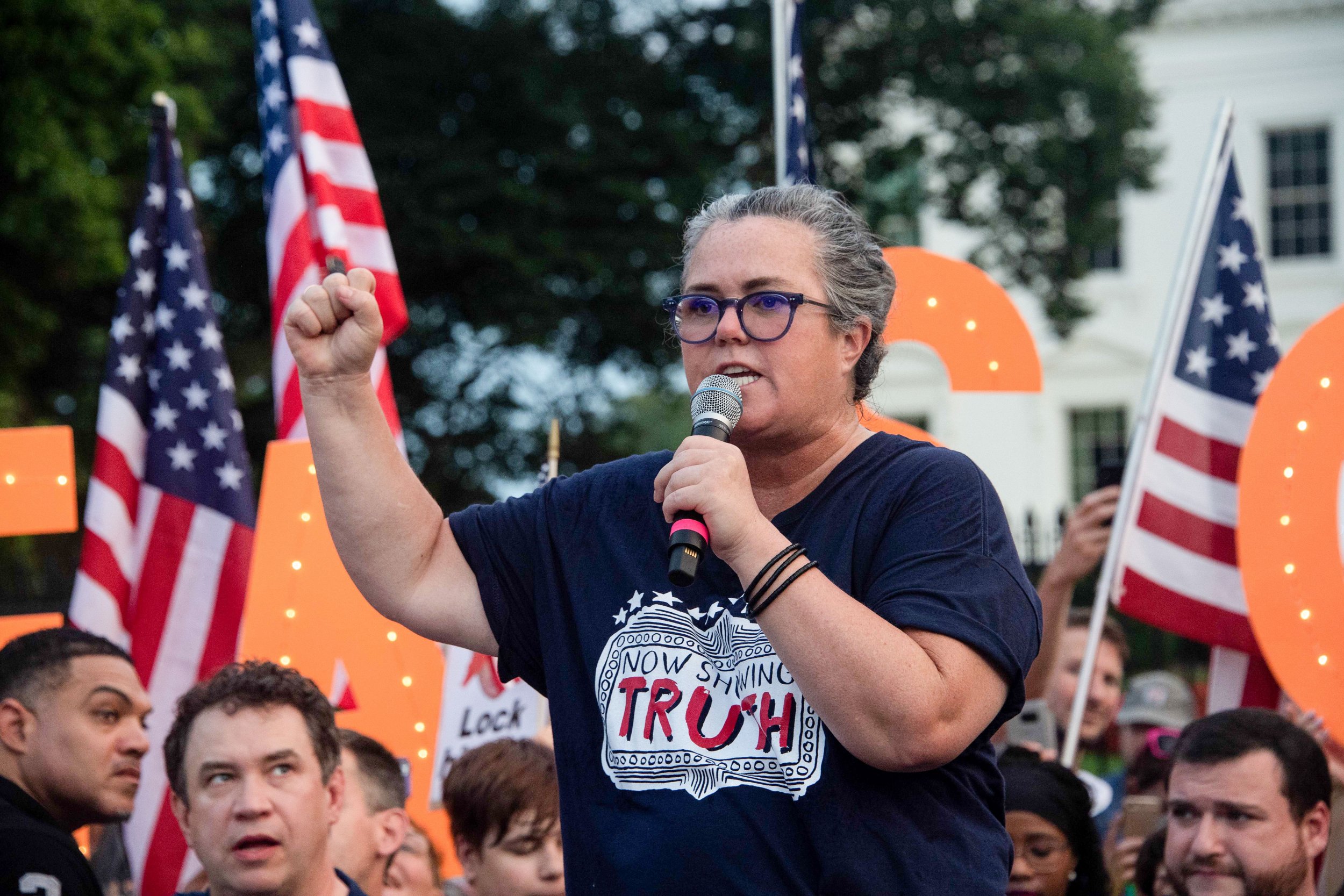 Video: Rosie O&#39;Donnell and Broadway Stars Join Anti-trump Protesters as  White House Rallies Hit 3-week Mark
