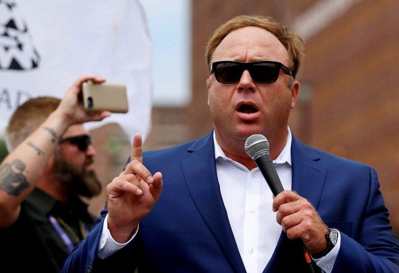 2018-08-01T133635Z_1089459799_RC1340945FA0_RTRMADP_3_USA-LAWSUIT-ALEXJONES