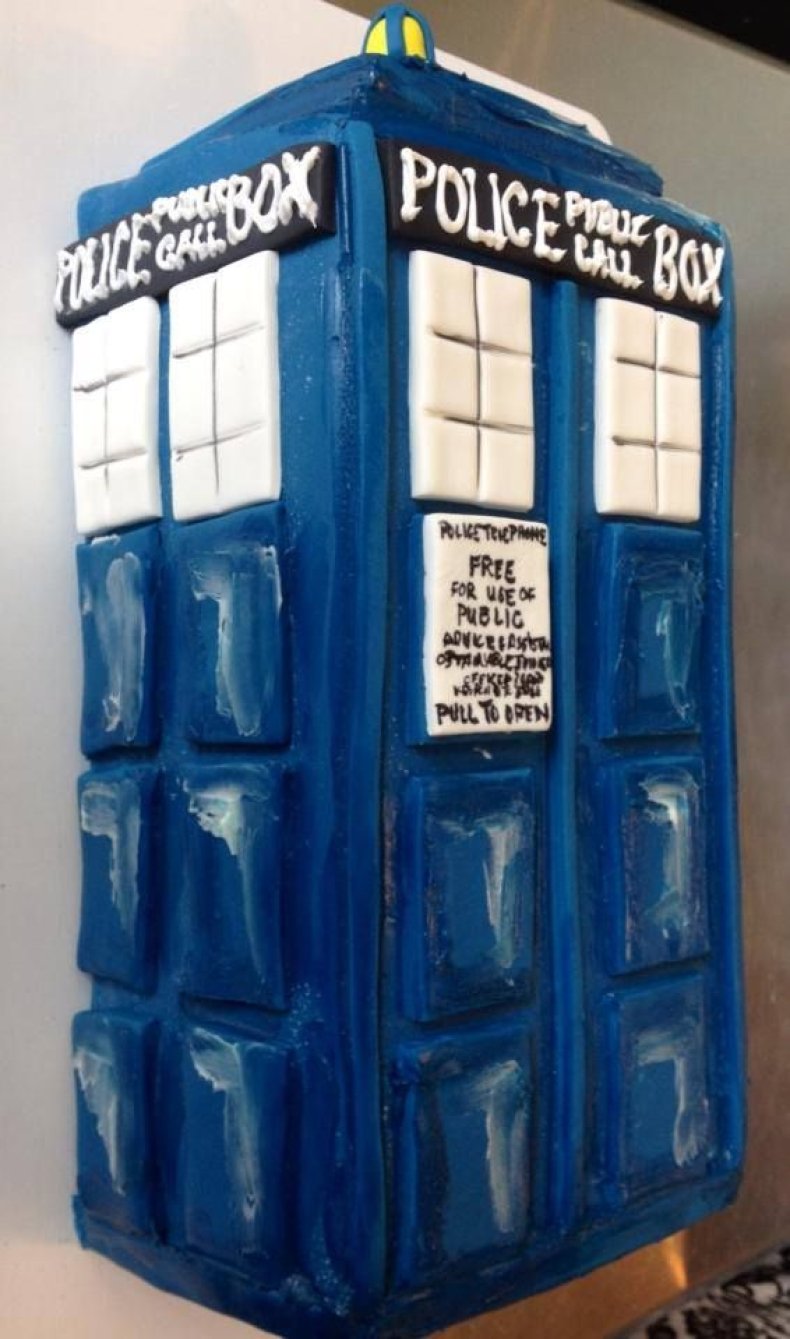 dr_who_tardis_cake