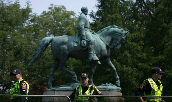 Robert e. lee statue