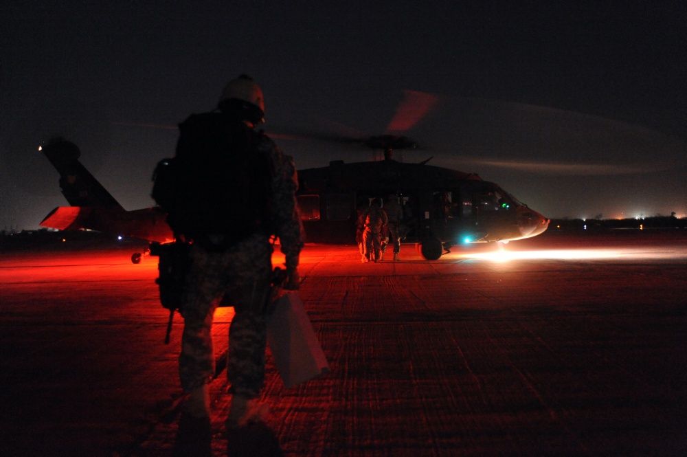 blackhawk_helo_night