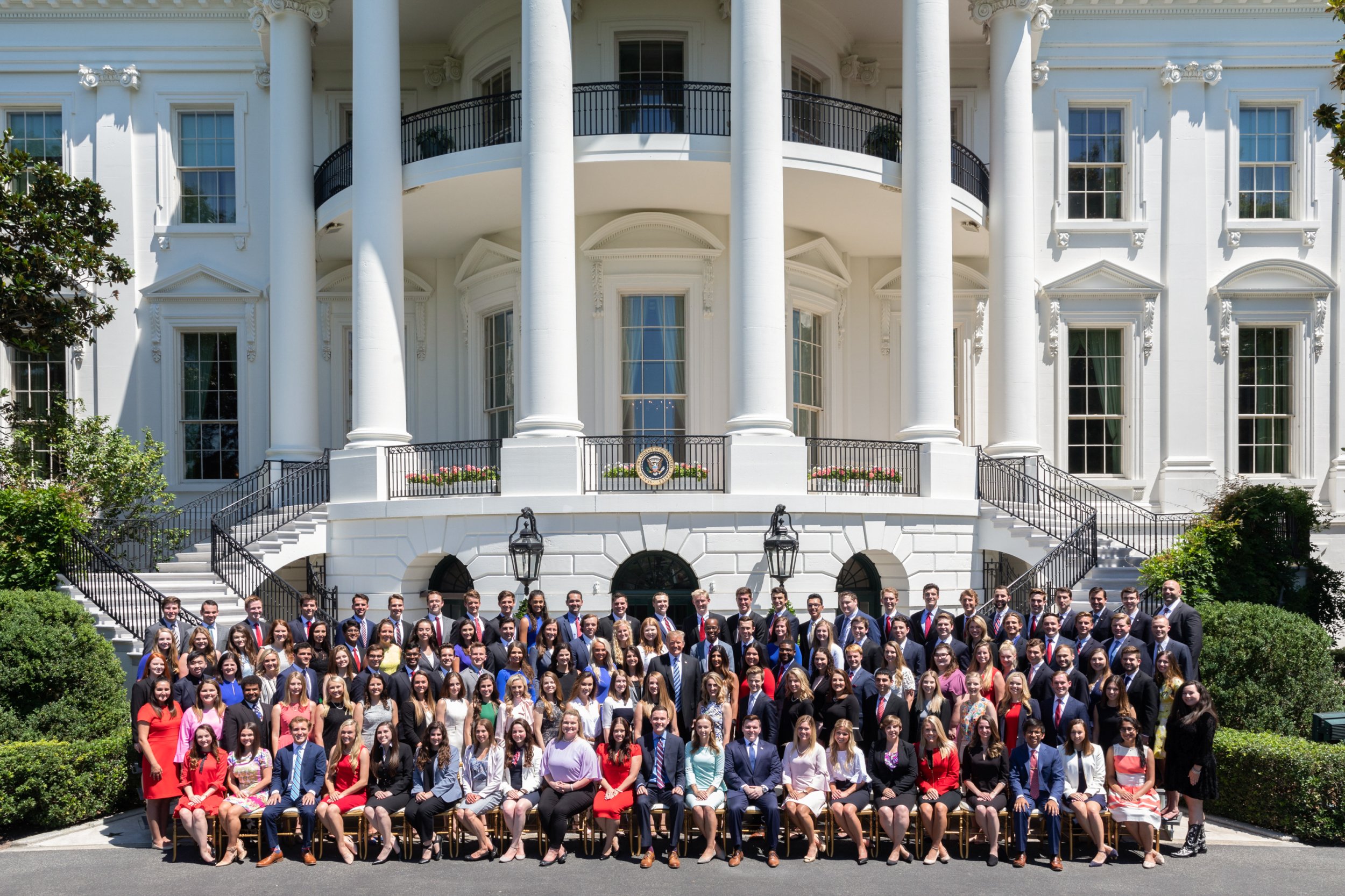 New White House Intern Photo Shows Trump's Class Is No More Diverse