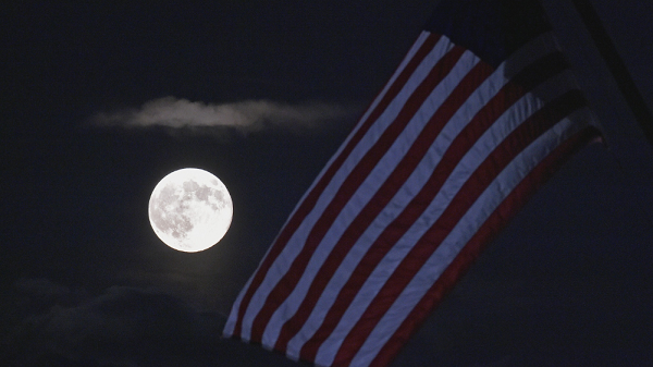 No american flag on the moon in neil armstrong biopic