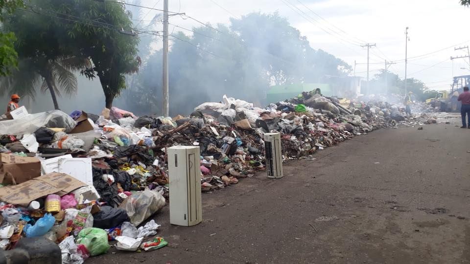 acapulco garbage collection mexico health emergency