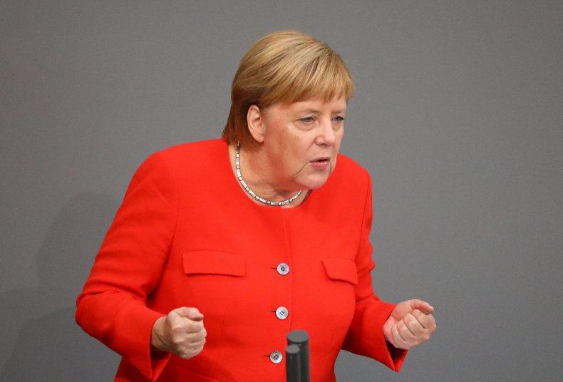 2018-09-12T154344Z_2_LYNXNPEE8B0L1_RTROPTP_4_GERMANY-POLITICS-MERKEL