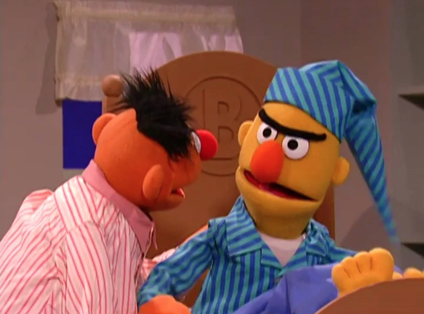 Sesame Street Ernie Bert Bed