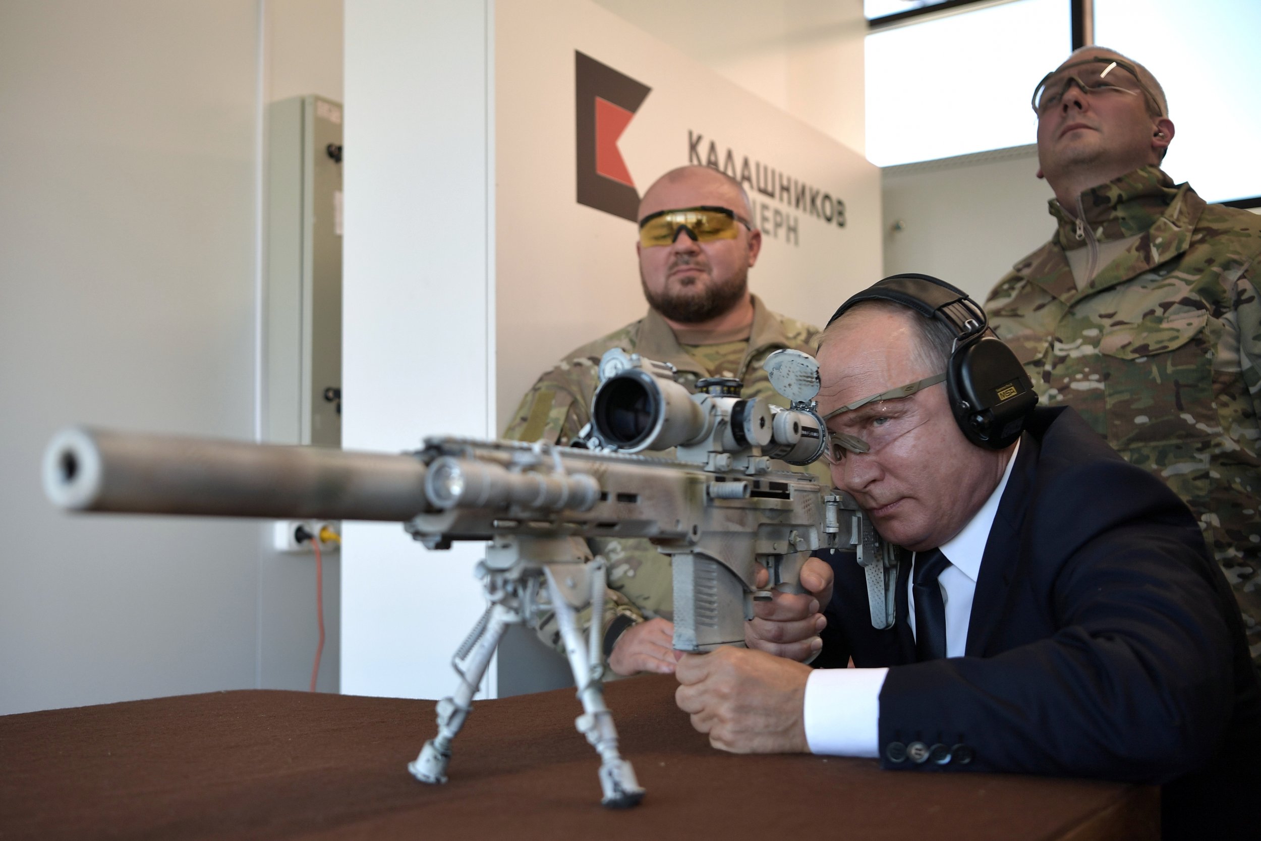Video: Vladimir Putin Fires New Kalashnikov Rifle