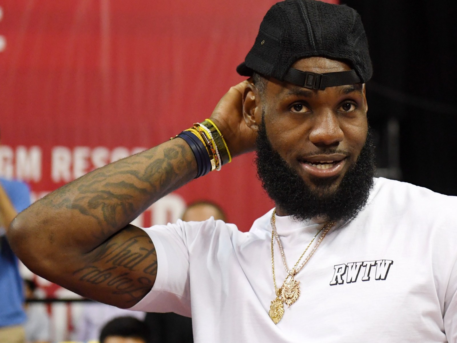 Lebron James Says Donald Trump Has Too Much Time On His Hands If He S Insulting An Nba Star
