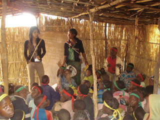 Ms. Kuriyama working with students in Asantemama Ms. Kuriyama working with students in Asantemama