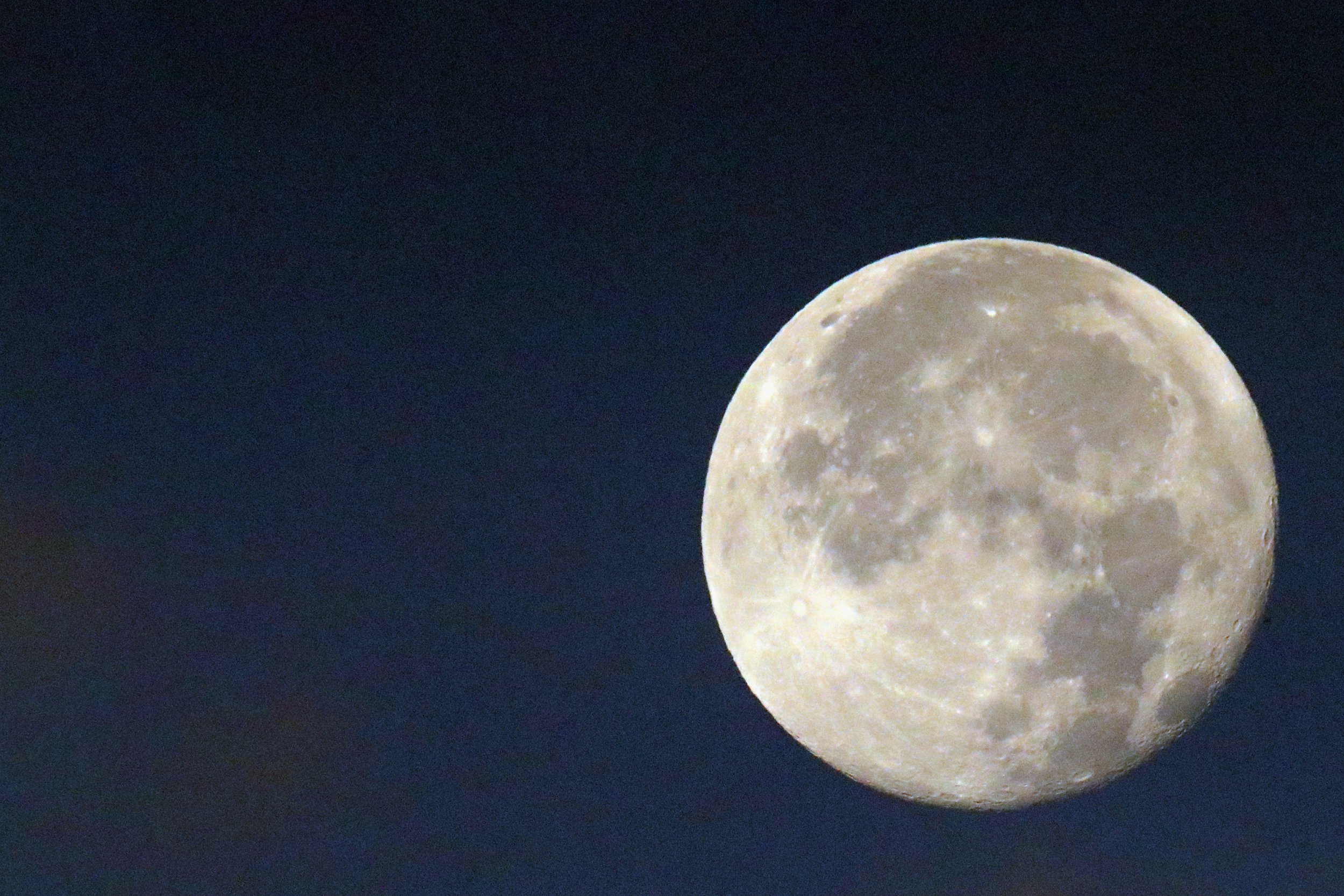 September 2018 Harvest Full Moon Is There a Full Moon Tonight?