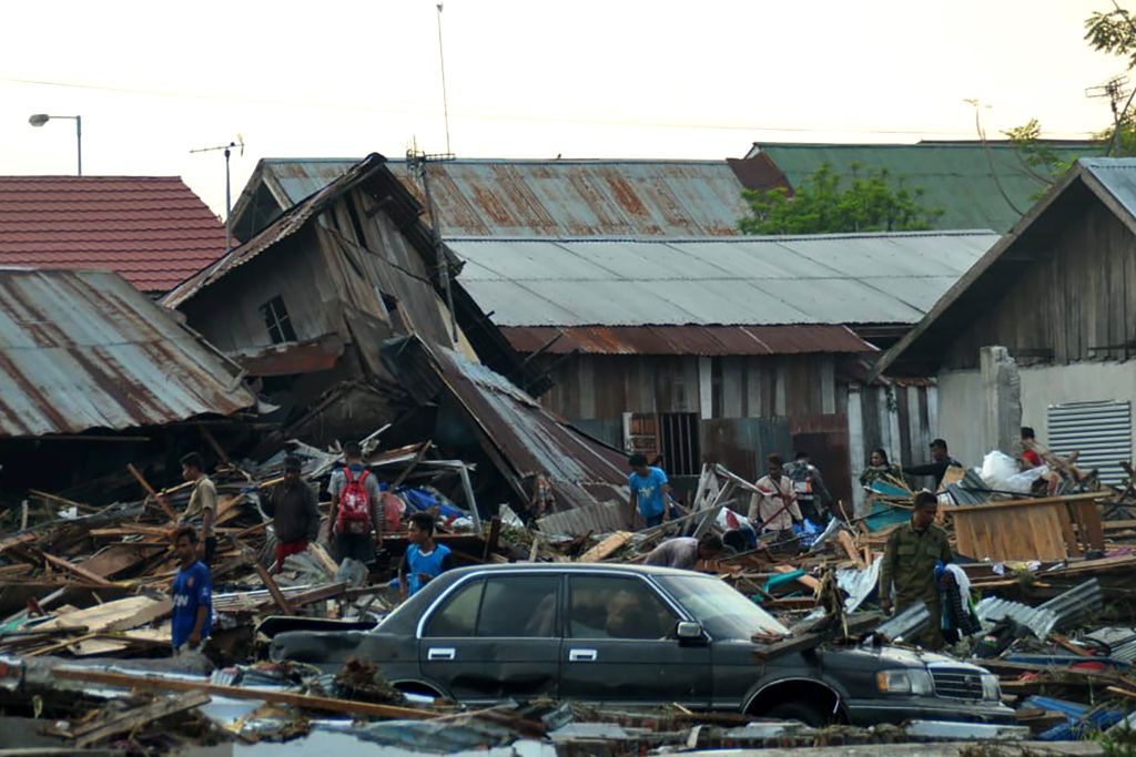 Indonesian Earthquake: 18 ft Tsunami Sweeps Across Palu, Killing ...