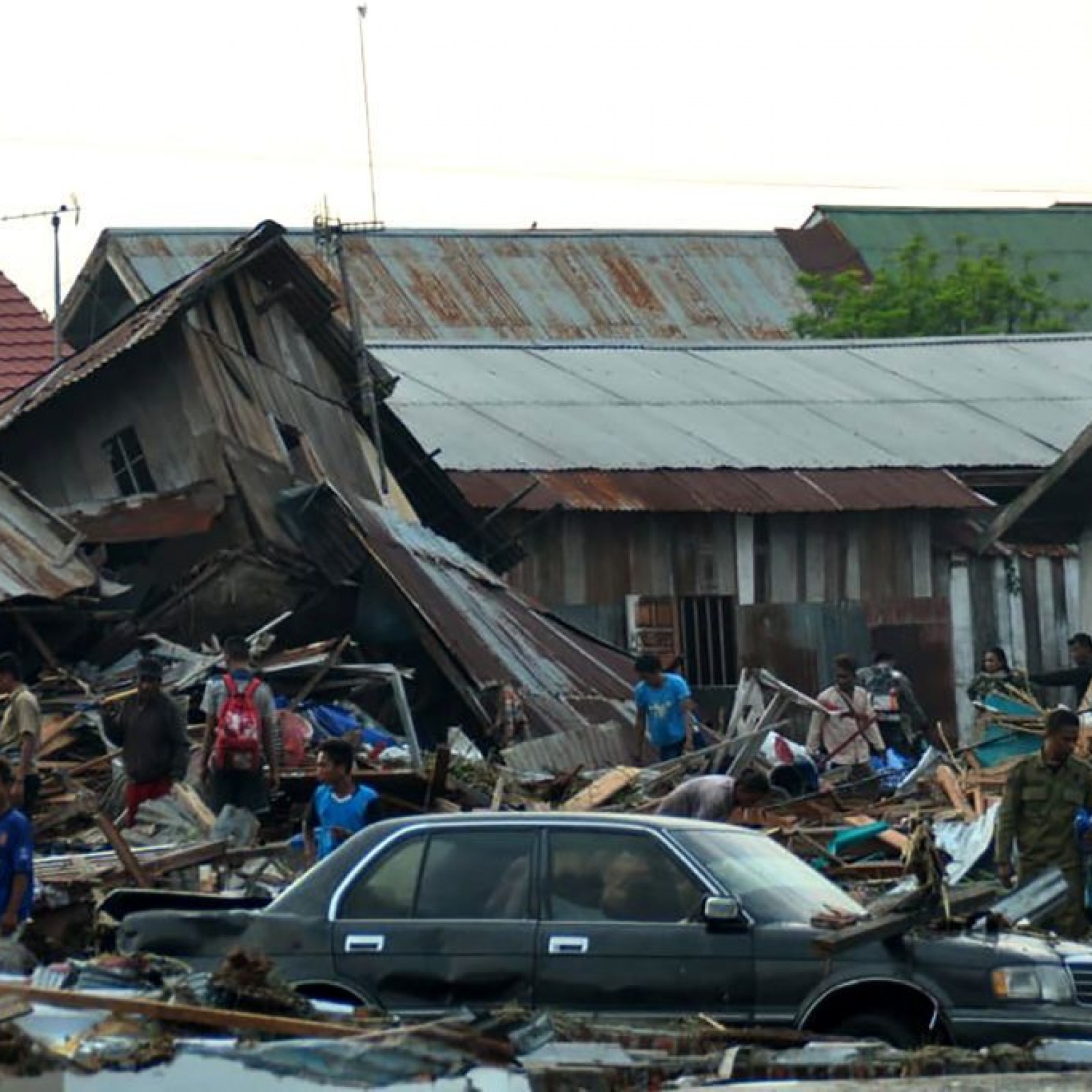 Indonesian Earthquake 18 Ft Tsunami Sweeps Across Palu Killing