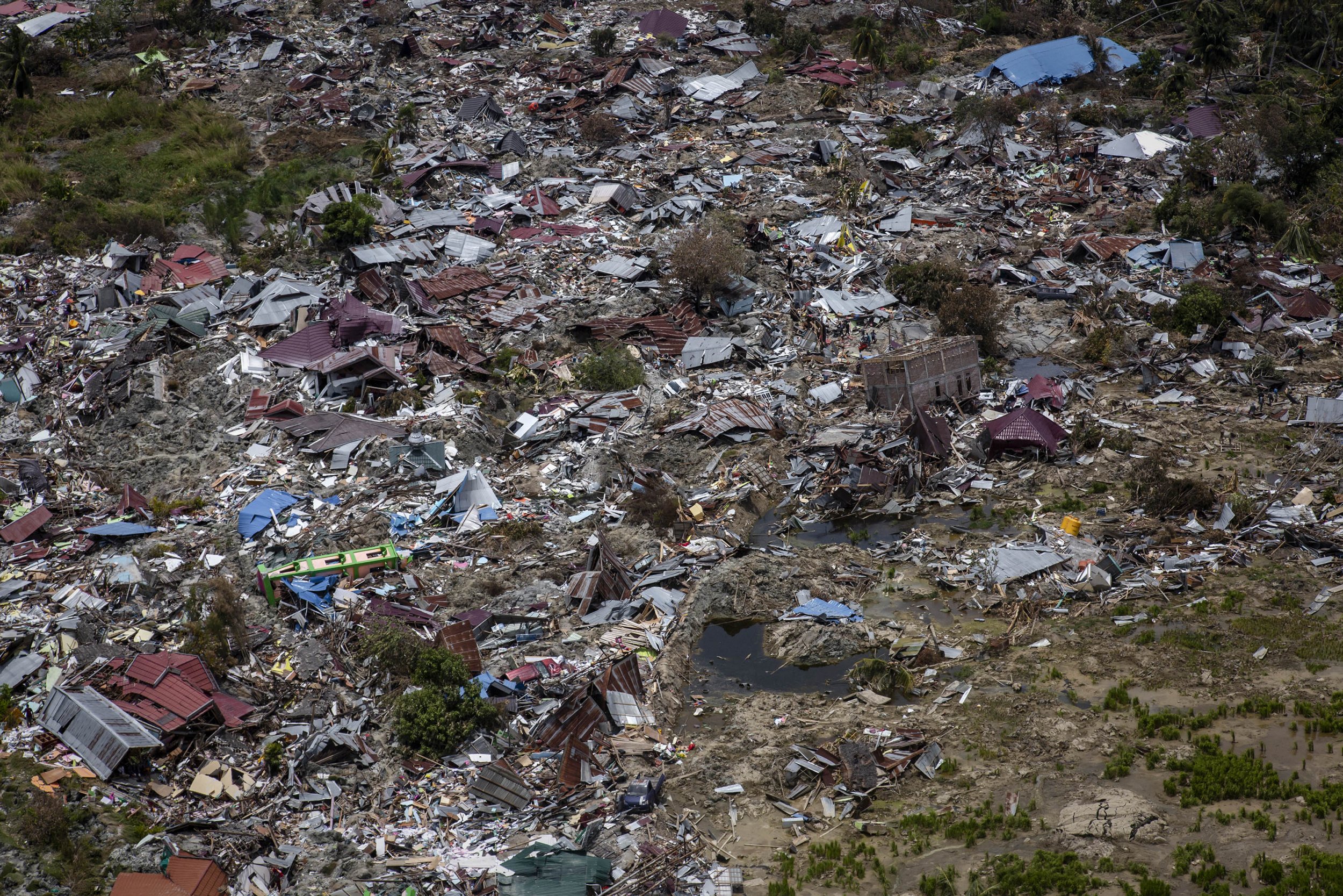 Indonesia Tsunami: Death Toll Hits More Than 1,400 And 92 People Are ...