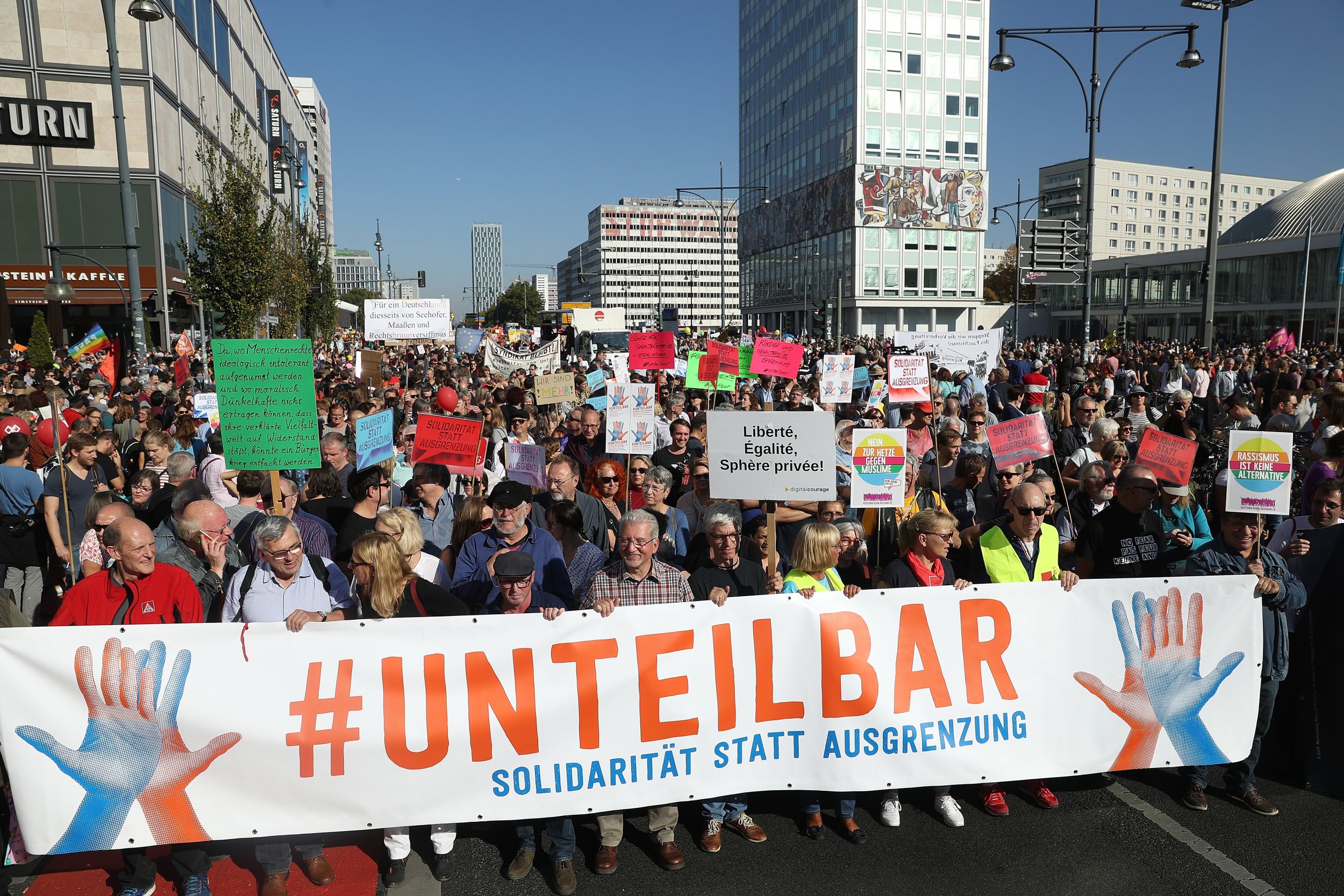 Berlin Protest Against Racism, Right-Wing Populism Draws Over 200,000 ...