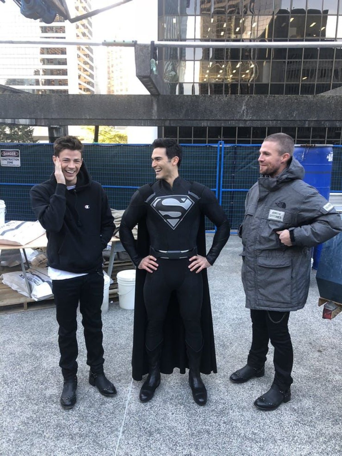 Superman-Black-Suit crossover Arrowverse-Elseworlds-Tyler-Hoechlin-