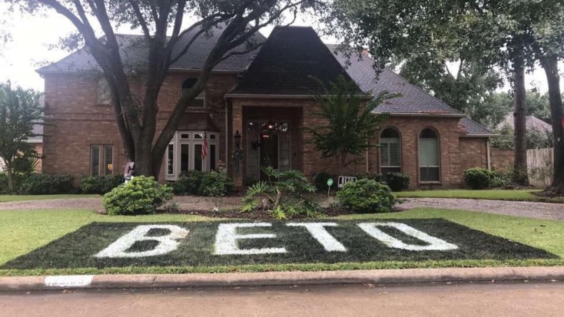 Beto O'Rourke Sign Painted on Texas Lawn Results in Threats From Homeowners Association 