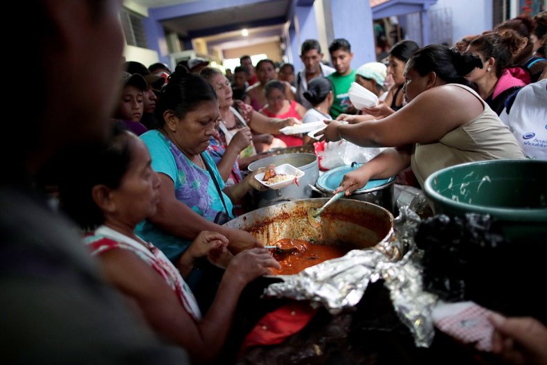 19 10 2018-10-19T171952Z_1035937932_RC13037C3470_RTRMADP_3_USA-IMMIGRATION-CARAVAN