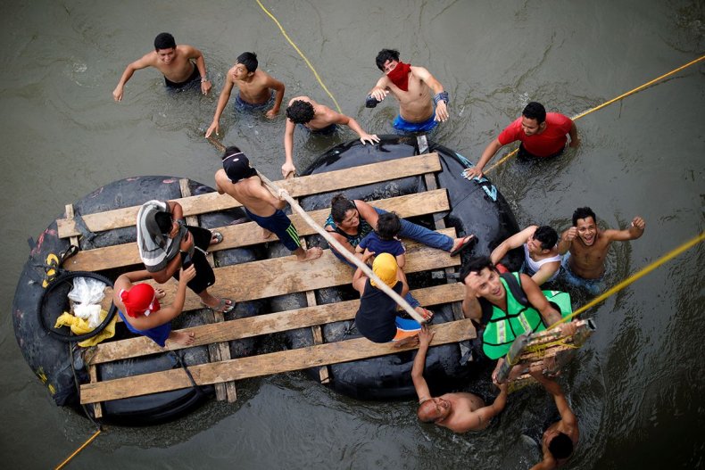 20 10 2018-10-20T181631Z_366957276_RC15A9214F20_RTRMADP_3_USA-IMMIGRATION-CARAVAN
