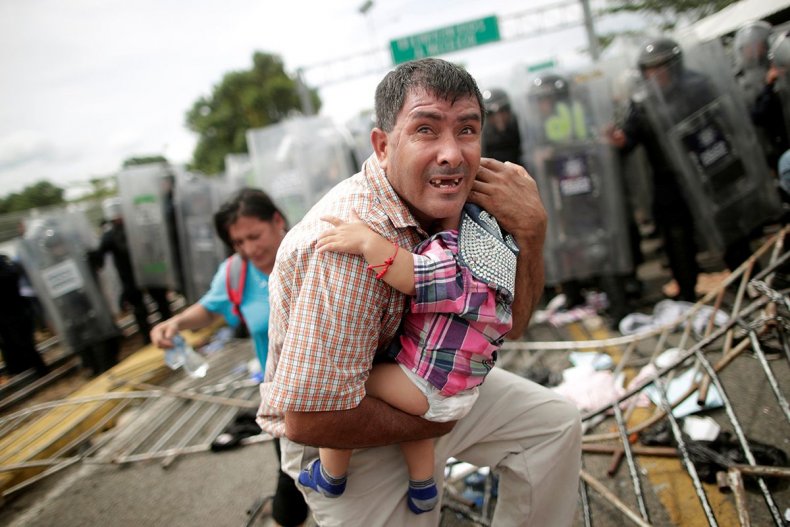 3 2018-10-19T190636Z_1995401346_RC170ED70A10_RTRMADP_3_USA-IMMIGRATION-CARAVAN