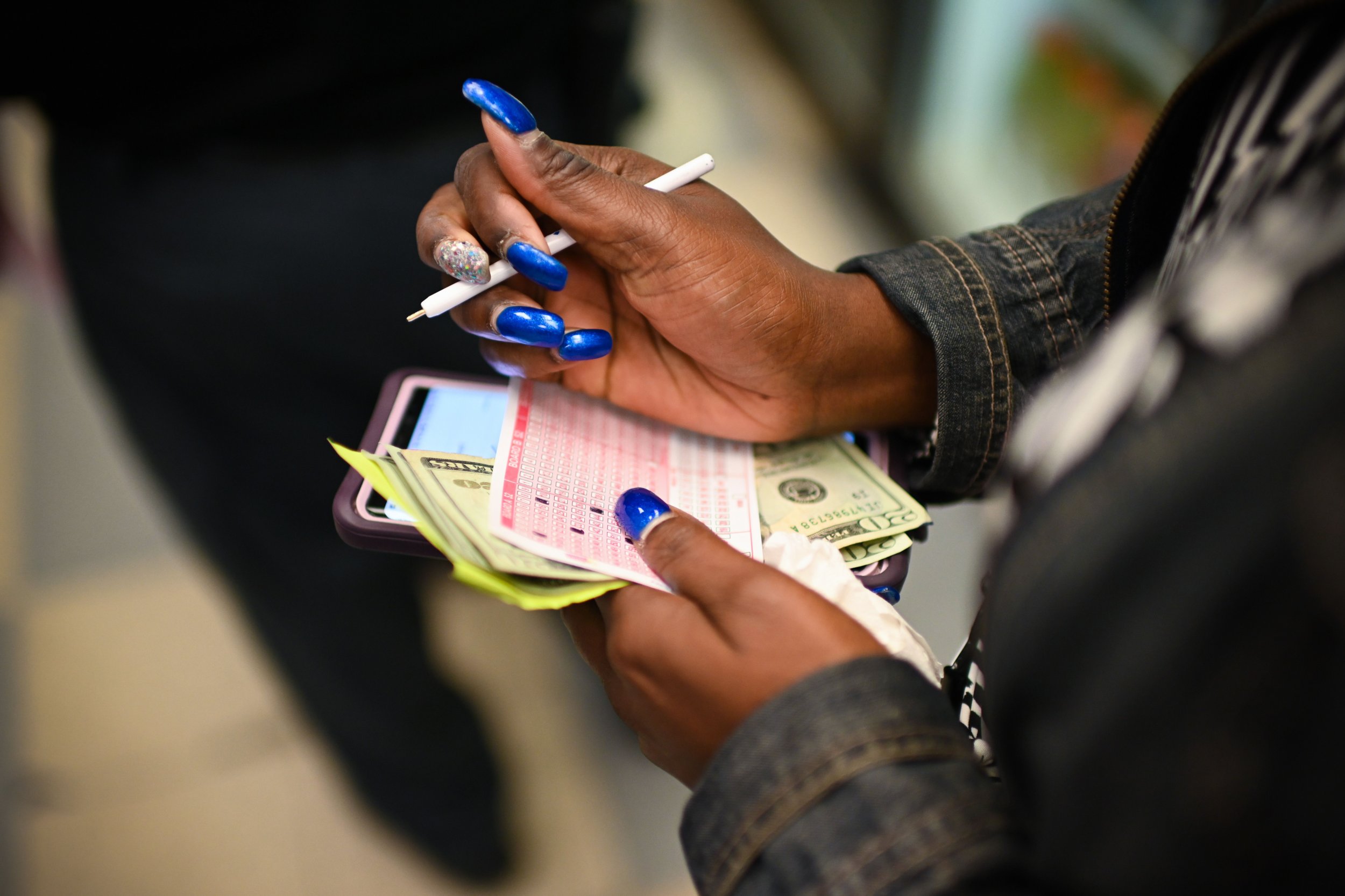 cut off time to buy lotto tickets