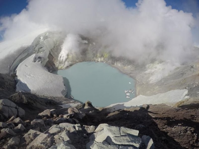 10_26_Makushin volcano
