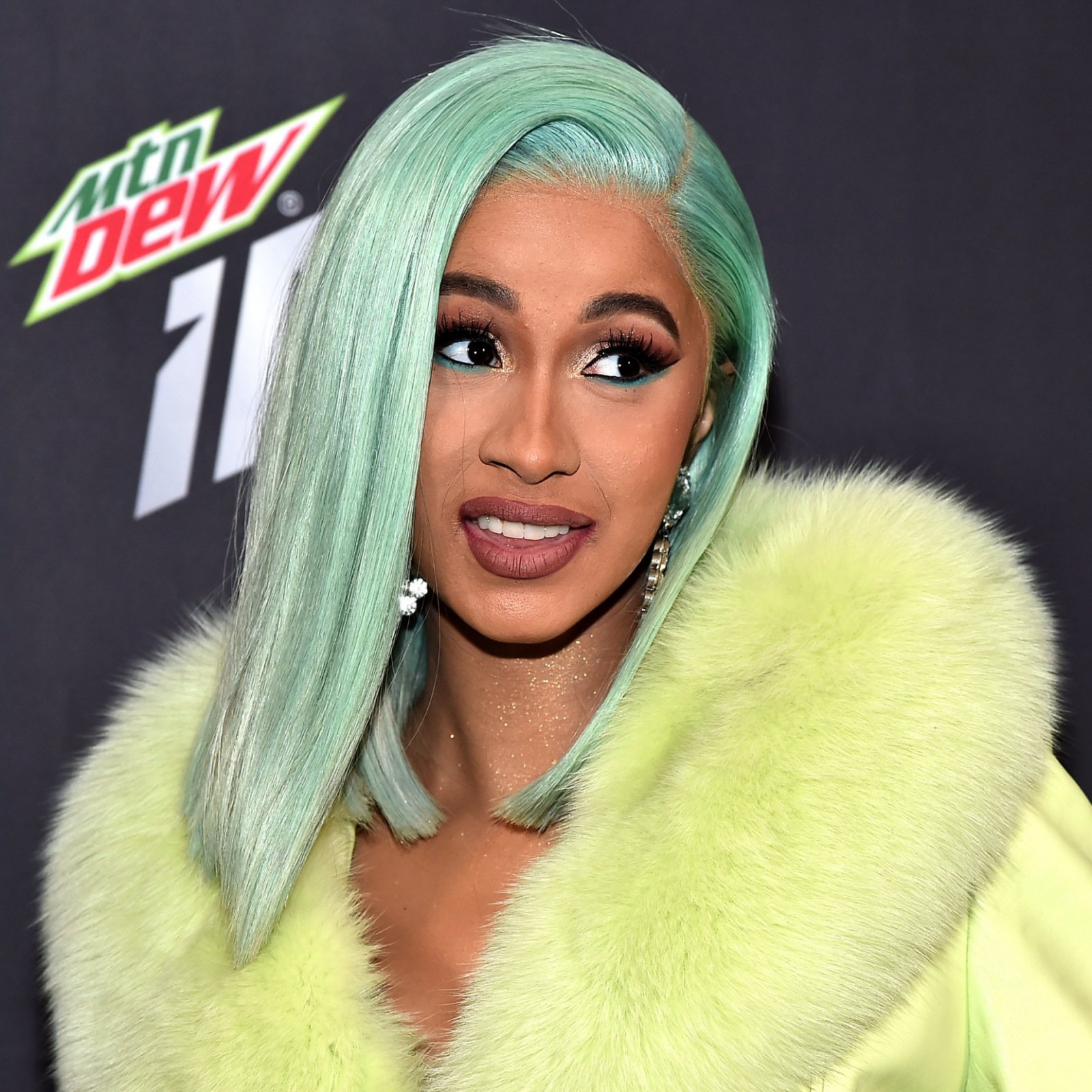 What Are Nicki Minaj And Cardi B Fighting About A Breakdown Of Their Feud What Are Nicki Minaj And Cardi B Fighting About A Breakdown Of Their Feud