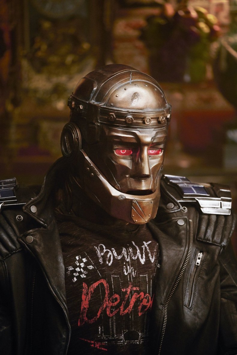 Titans-Season-1-Ep-04-07 robotman