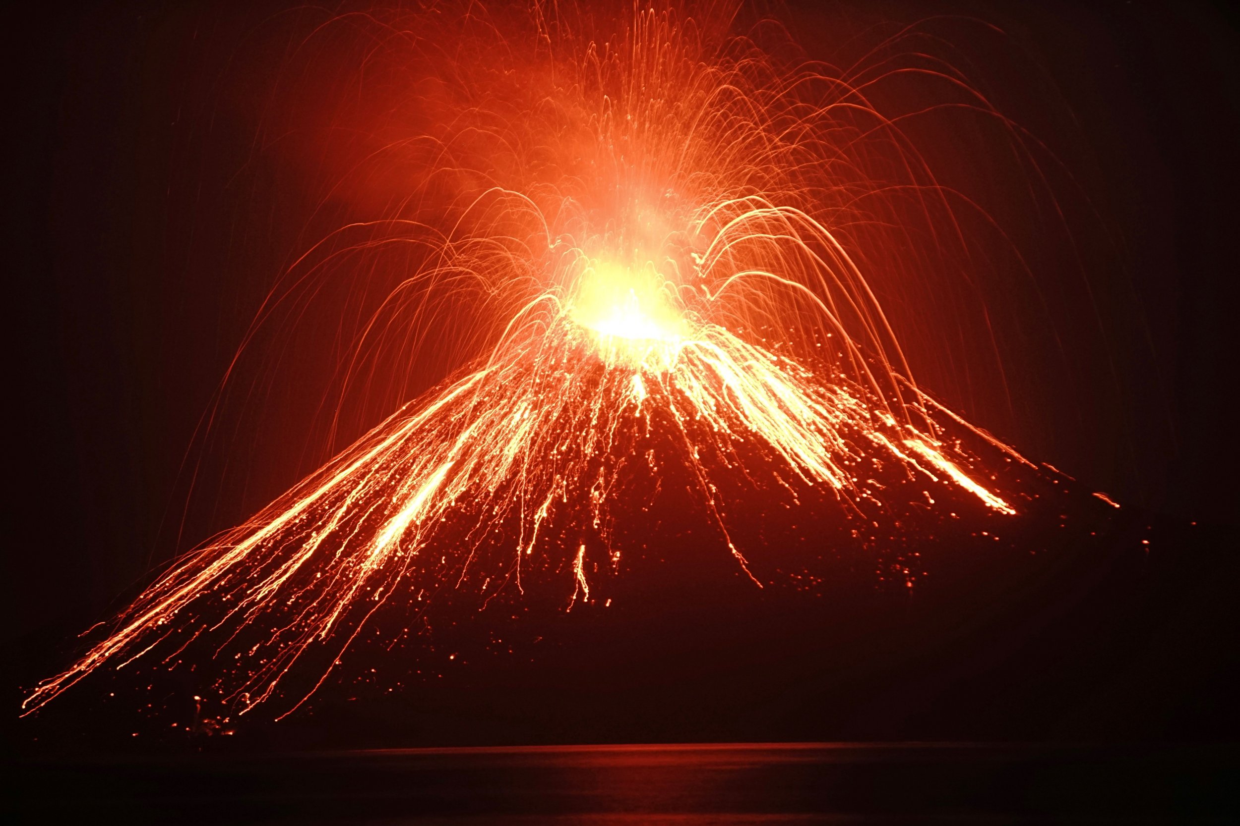 Anak Krakatau  Spectacular Video Shows Volcano  Generating 