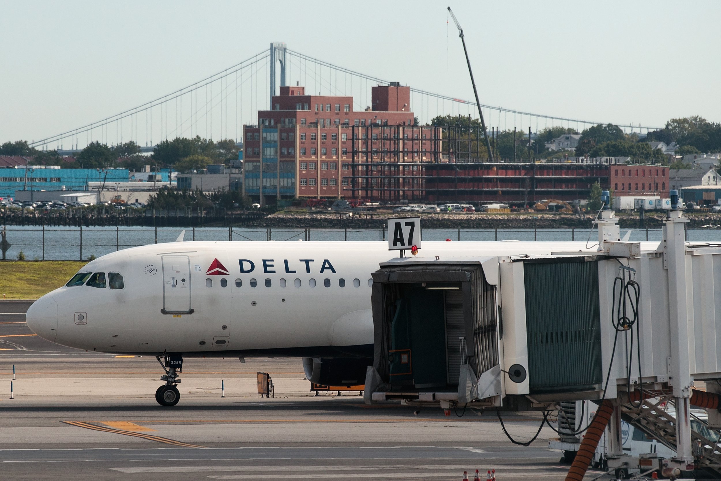 Delta jet