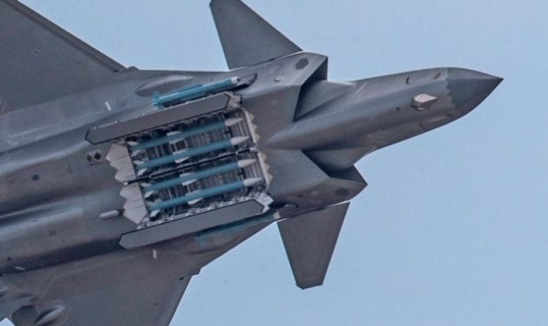ChinaJ20Missiles2