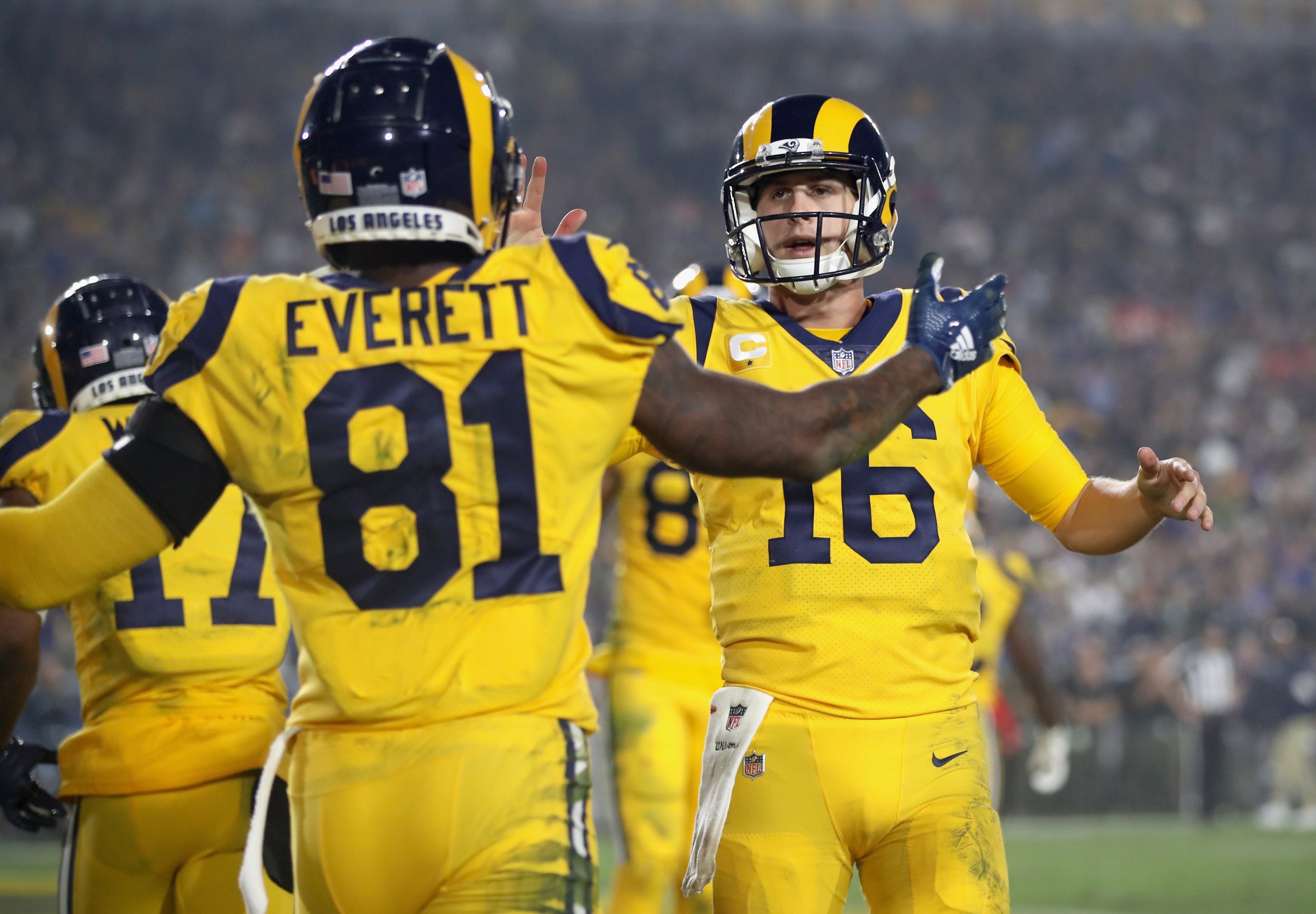 Los Angeles Rams come from behind in fourth quarter to win Super