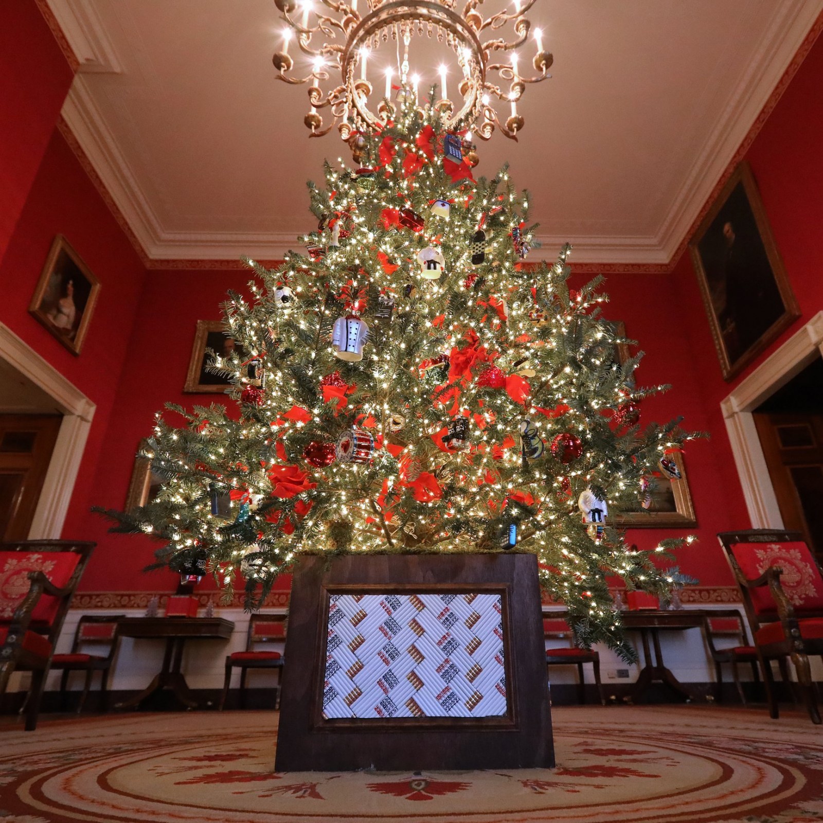 White House Red Christmas Trees Photoshop Shining 2021 Melania Trump S Christmas Decorations Mocked Online As Blood Trees From The Shining White House Red Christmas Trees Photoshop Shining 2021 Melania Trump S Christmas Decorations Mocked Online As Blood Trees From The Shining