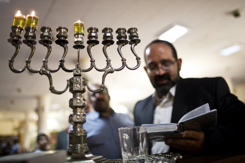 what is hanukkah? when does hanukkah start and end?