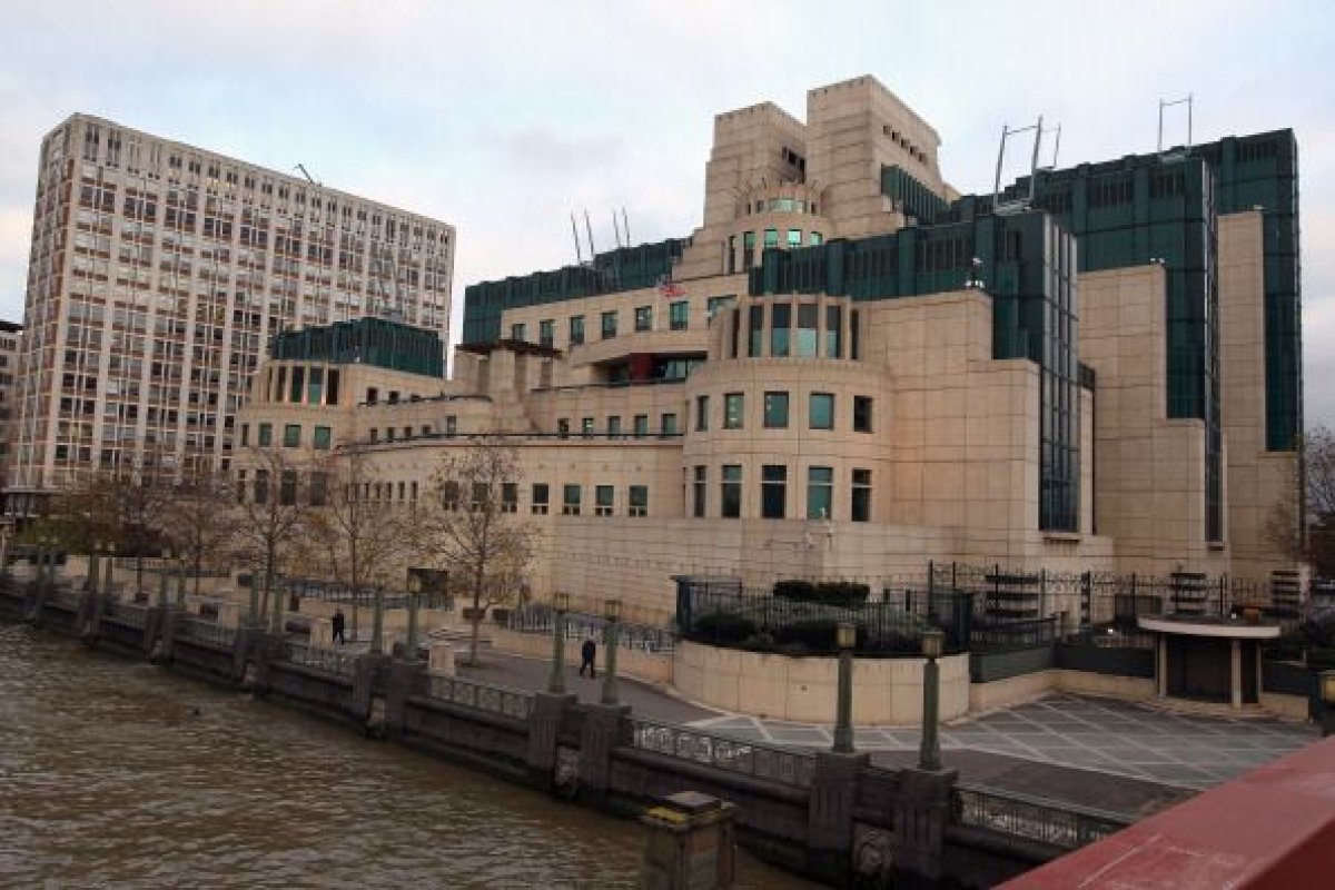 Mi6 Investigation Queen January 5th Russia Investigation: Donald Trump Warned by British MI6 That