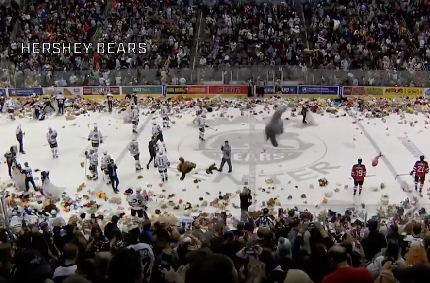 Hockey for the holidays: Hershey Bears fans keep team store busy